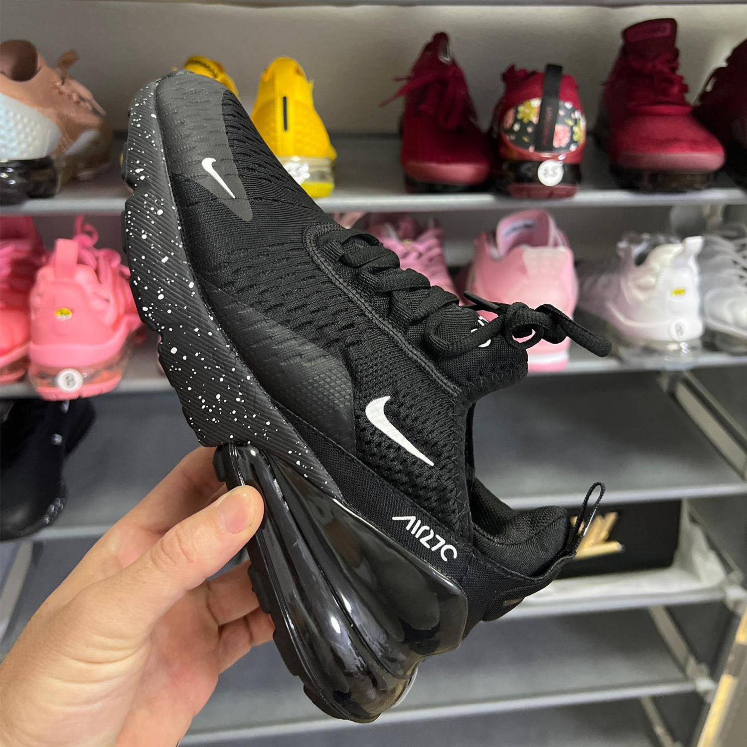 Nike 270 Negro pintas blancas